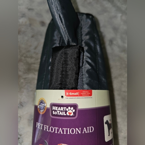Heart to Tail Pet Flotation Aid with a shark fin!  Size XS 5-15lbs - Picture 8 of 9